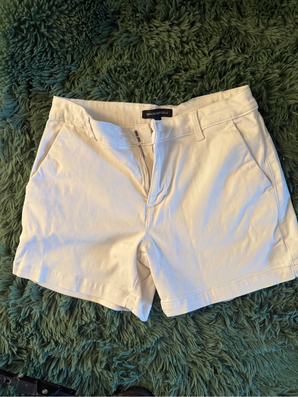 Banana Republic Women's Cream Cotton Blend Shorts